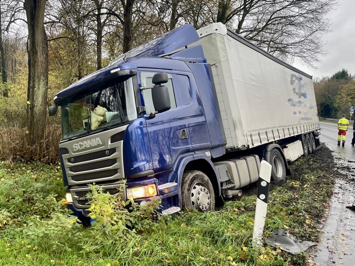 FW Hünxe: Lkw-Unfall auf der Gahlener Straße