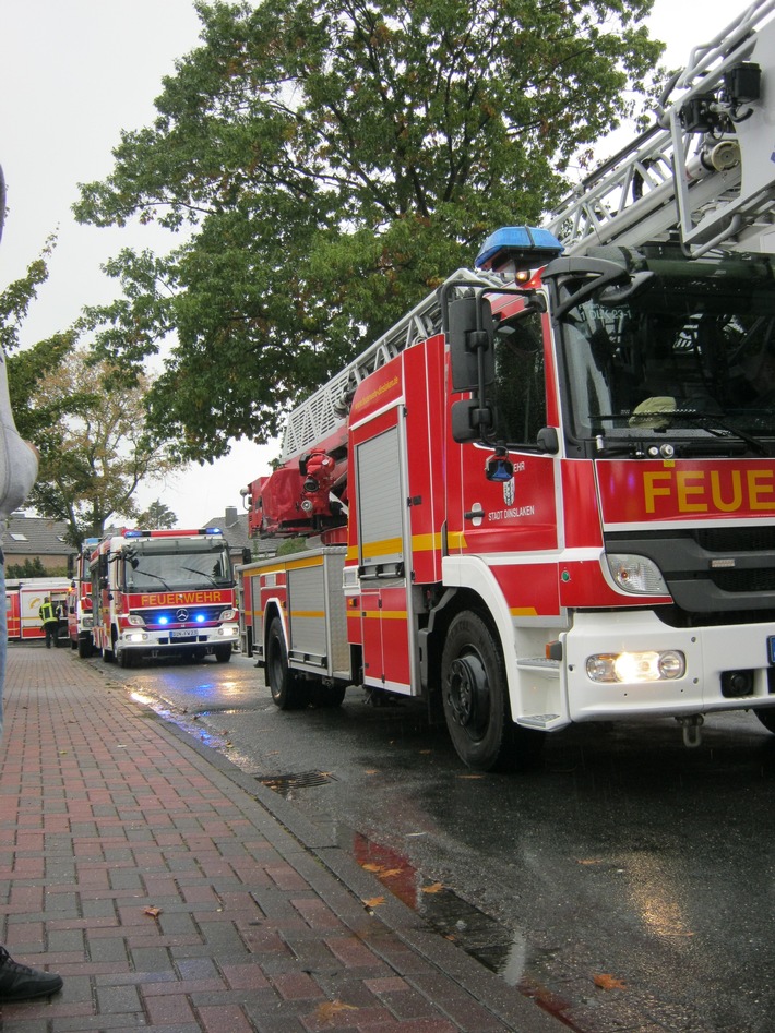 FW Dinslaken: Gasgeruch in einem Mehrfamiliengebäude