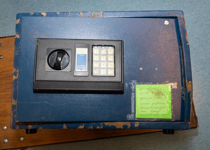 POL-DEL: Stadt Delmenhorst: Tresor im Delmegrundsee gefunden +++ Eigentümer gesucht