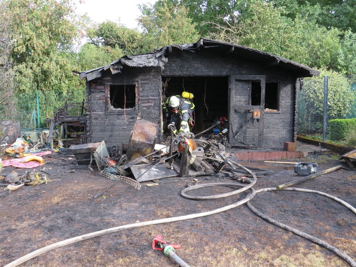 POL-DN: Gartenhaus abgebrannt