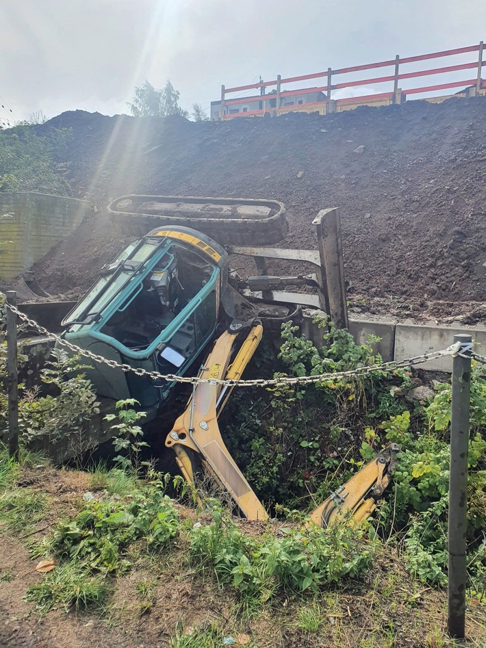POL-KS: Baggerunfall im Bereich "Drei Brücken": Arbeiter leicht verletzt; Wolfhager Straße war zeitweise gesperrt