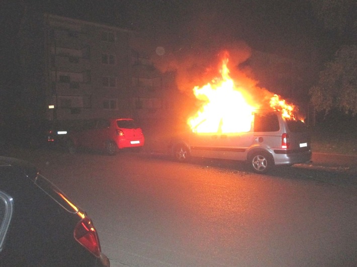 POL-HA: Opel auf Emst brennt völlig aus