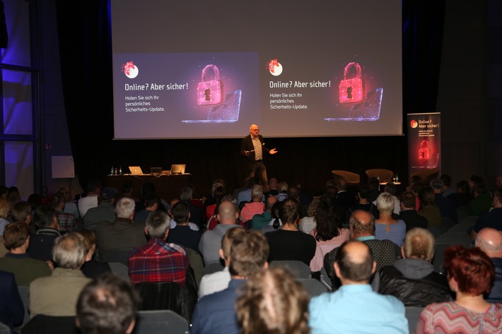 POL-OS: Live-Hacking und "Security Expo" in Osnabrück