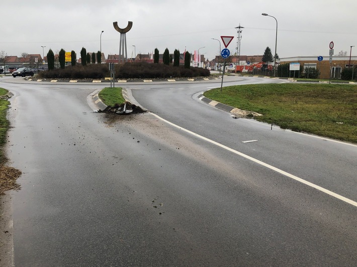 POL-PDLU: Harthausen - Verkehrsunfallflucht dank Zeugenbeobachtung geklärt (24/0601) (FOTO)