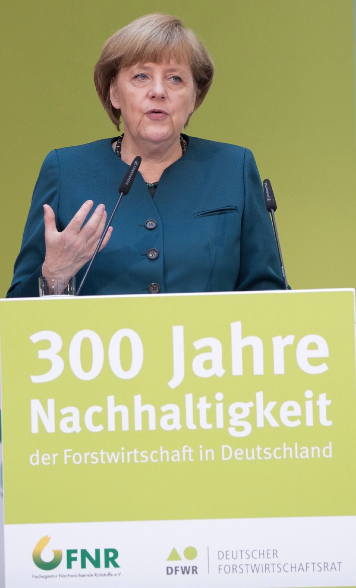 300 Jahre Nachhaltige Forstwirtschaft in Deutschland - Bundeskanzlerin Angela Merkel gratuliert der Branche bei Festakt in Berlin (BILD)