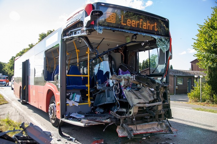 FW-SE: Tödlicher Verkehrsunfall auf der Bundesstraße 206