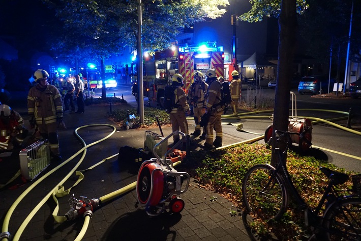 FW Ratingen: Kellerbrand frühzeitig entdeckt - Feuer in Mehrfamilienhaus ohne ernsthafte Folgen