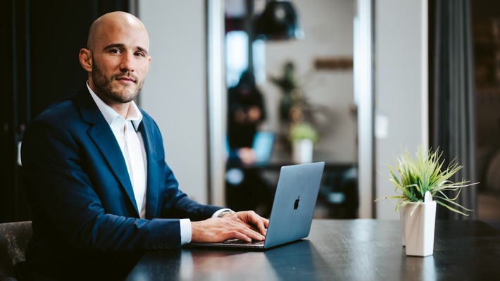 Mehr Umsatz durch Printmailings? Copywriting-Experte Roman Mayer verrät, wie es geht – und was professionelle Sales-Letter dabei wirklich leisten können