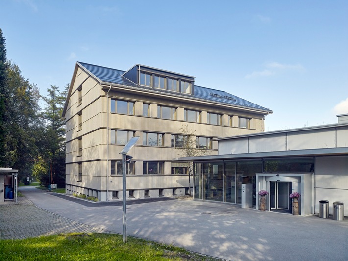 Schwarz Architekten: Die Zukunft nachhaltig bauen / Statt Abriss Totalsanierung: Forschungsanstalt erfüllt höchsten Minergie-Standard