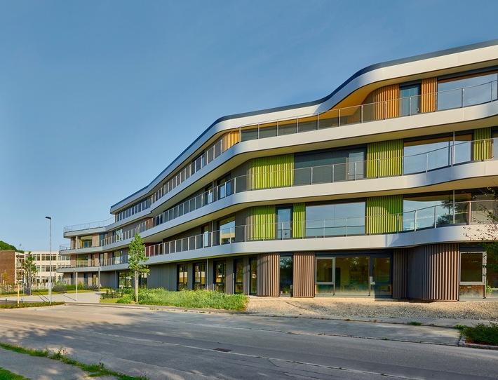 Dezentrale Lüftung systematisch planen: Neues Planungshandbuch von TROX