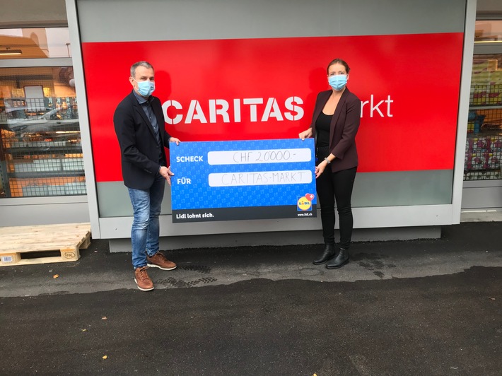 Lidl Suisse a récolté 20 000 CHF au profit des magasins Caritas / Soutien pendant la crise du coronavirus
