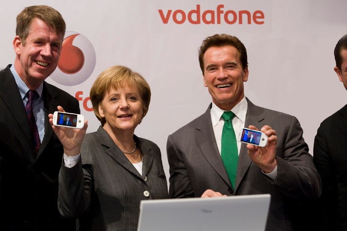 CeBIT 2009: Joussen: &quot;Schnelles Internet für alle zum Greifen nah&quot; - Bundeskanzlerin Merkel und Schwarzenegger vom schnellen Internet für ländliche Regionen überzeugt