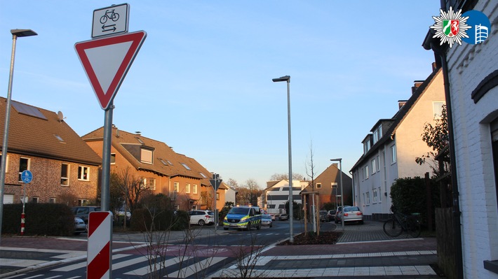 POL-OB: Mercedes-Fahrer übersieht Radfahrer