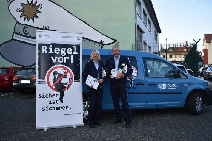 POL-PB: Aktionswochenende "Riegel vor! Sicher ist sicherer.": Polizei berät auf dem Paderborner Domplatz zum Einbruchschutz