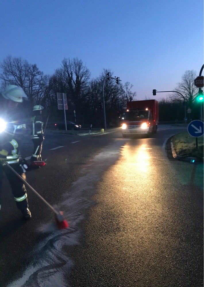 FW-Schermbeck: Ölspur auf der Kirchstraße