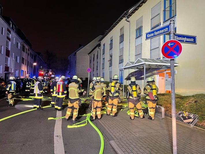 FW-E: Kellerbrand in einem Mehrfamilienhaus-keine Verletzten