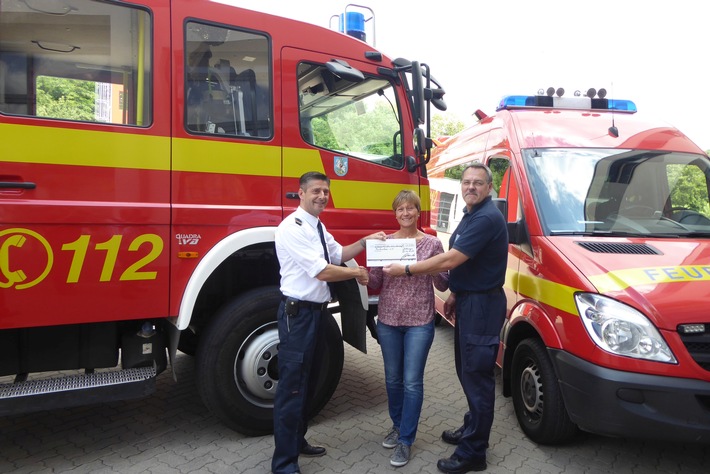 FW-EN: Feuerwehr Hattingen übergibt Spende an Paulinchen e.V.