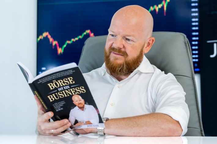 Neues Buch veröffentlicht: Mit Jens Rabe zum planbaren Einkommen an der Börse - in 12 Monaten