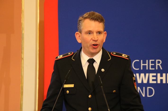 Dr. Christoph Weltecke wird neuer DFV-Präsident / 73. Delegiertenversammlung wählt 50-Jährigen zum Nachfolger von Karl-Heinz Banse