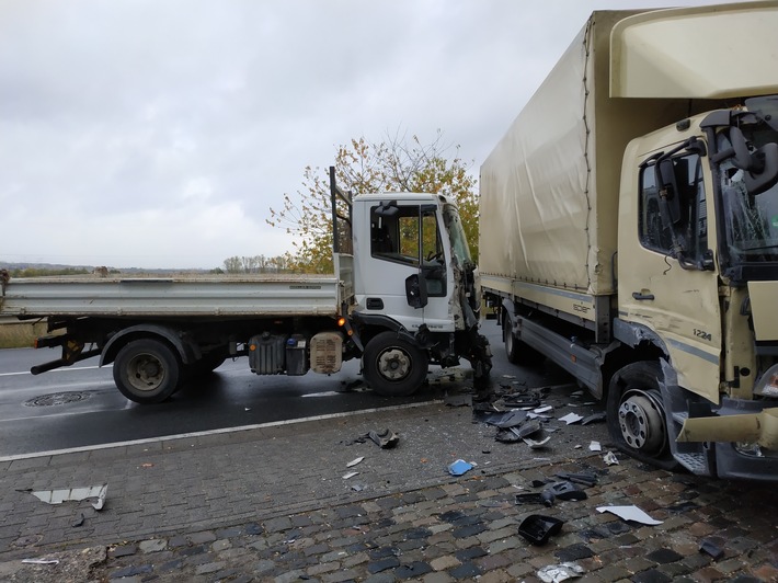 POL-PPMZ: Schwerer Verkehrsunfall mit zwei beteiligten LKW