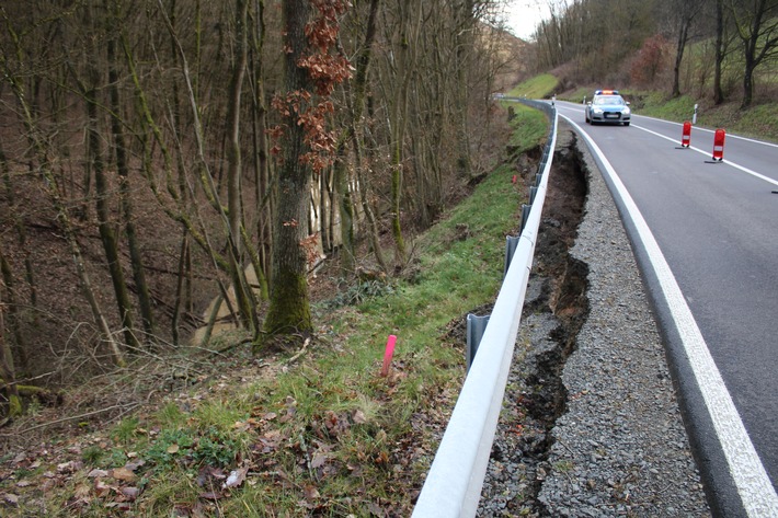 POL-PDKL: Landesstraße 376 halbseitig gesperrt