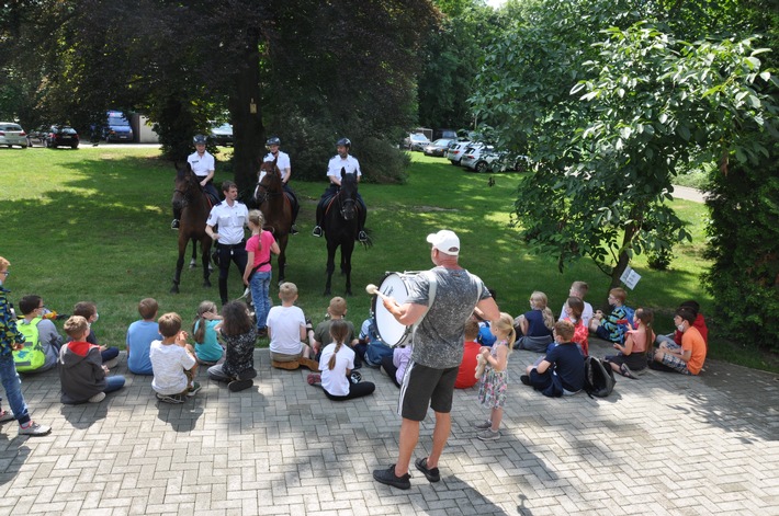 POL-CE: Ferienpass-Kinder zu Gast bei der Polizeiinspektion Celle