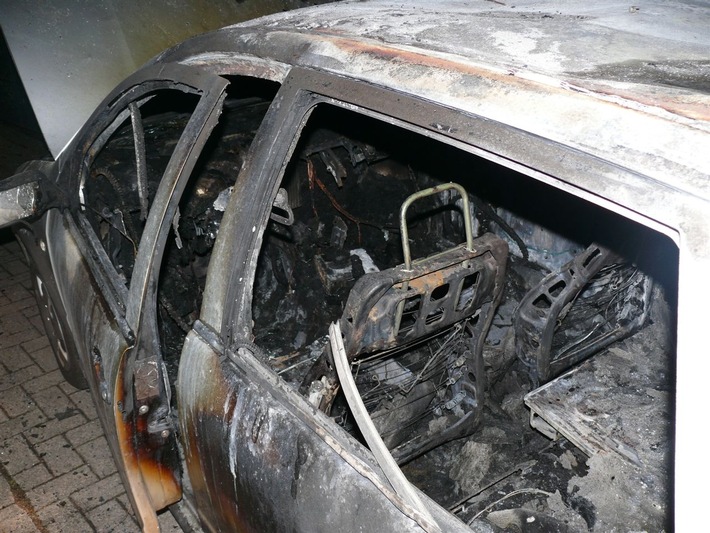 POL-MI: Auto brennt aus