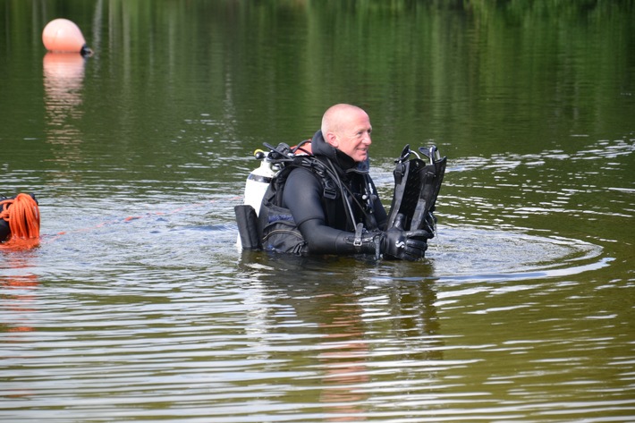 ZPD-OL: Besonderes Jubiläum: Polizeitaucher Thomas Decker (44) mehr als 1.000 Stunden unter Wasser
