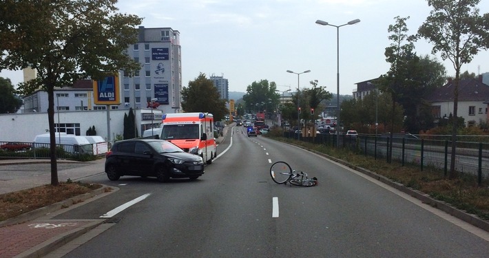 POL-PPWP: Unfall: Fahrradfahrerin benutzt Radweg in falsche Richtung