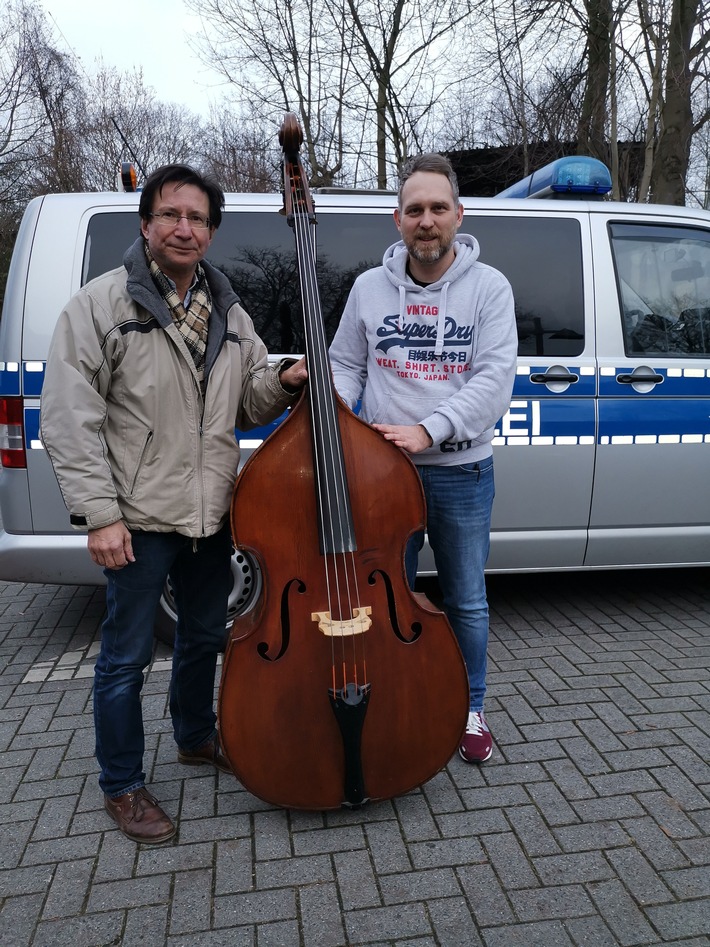 POL-DO: Kontrabass aus Dortmunder Konzerthaus entwendet - aufmerksamer Zeuge erlangt das Instrument gemeinsam mit Polizisten zurück