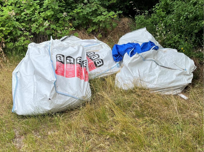 POL-BS: Polizei bittet um Hinweise - Big Packs mit Müll abgelegt