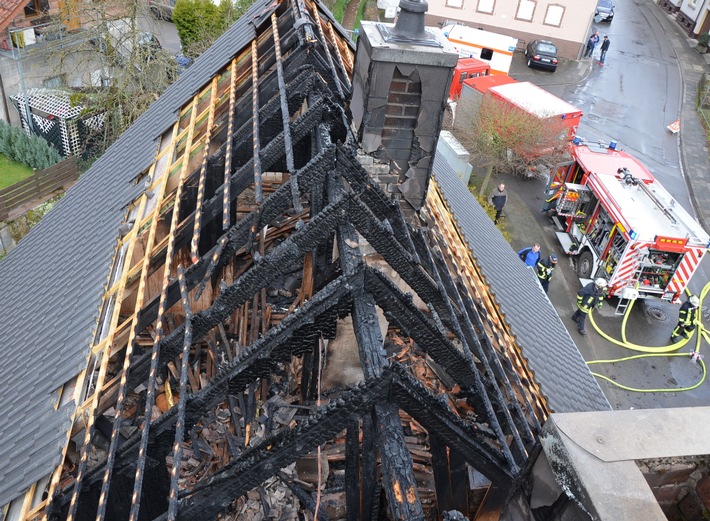 POL-PPWP: Queidersbach: Brand zerstört Wohnhaus