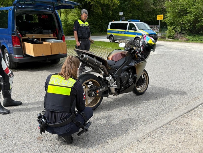 POL-HM: Motorradkontrollen im Bereich Holzminden: Polizei zieht überwiegend positives Fazit