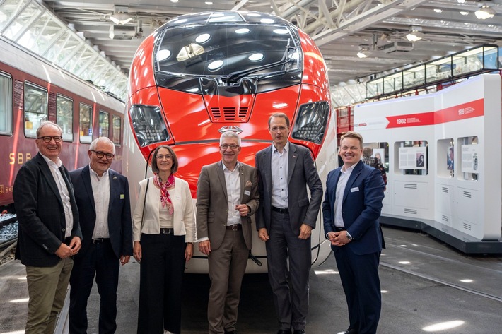 Am 18. Juni eröffnete das Verkehrshaus der Schweiz die neue Ausstellung «Bahnerlebnis Schweiz» – gemeinsam mit Spitzenvertretern der Bahnen, einer Vertreterin des Bundesamts für Verkehr, einer engagierten Diskussion zur Zukunft des Bahnverkehrs und