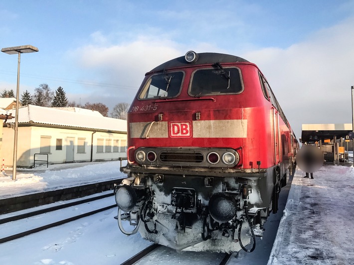 BPOLI-KN: Bahnhof Aulendorf: Streckensperrung nach Rauchentwicklung an einer Lok