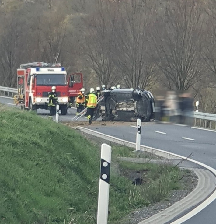 POL-KS: Betrunkene Fahrer verursachen zwei Alleinunfälle: 26.000 Euro Gesamtschaden