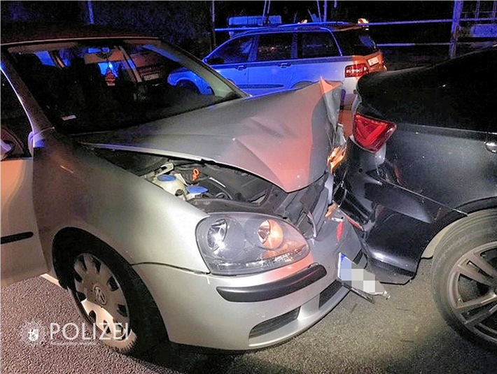 POL-PPWP: Autos verkeilen sich bei Unfall