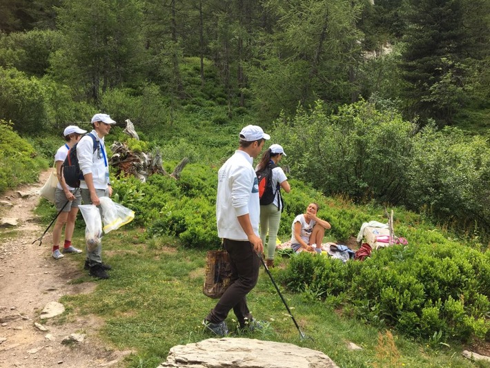 Communicato stampa: "Valli ticinesi senza montagne di rifiuti: gli ambasciatori IGSU forniscono informazioni sul littering"