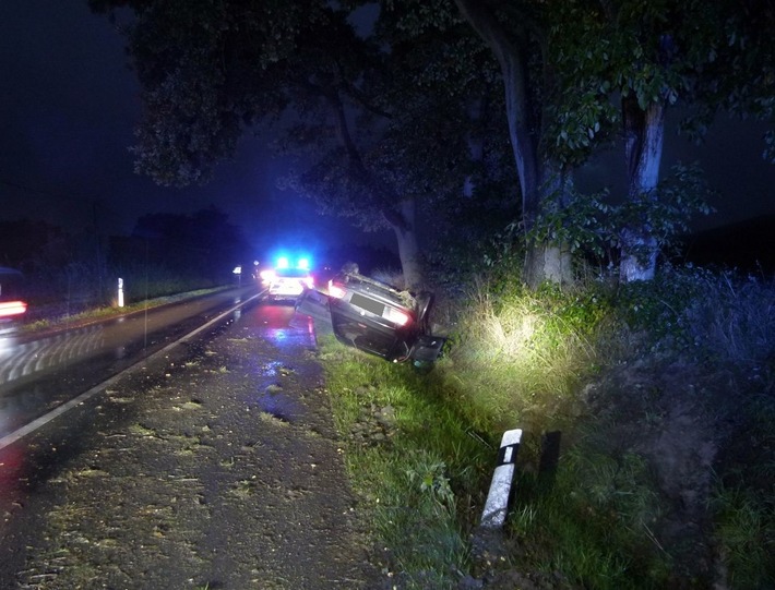 POL-MI: Auto schleudert und landet auf dem Dach