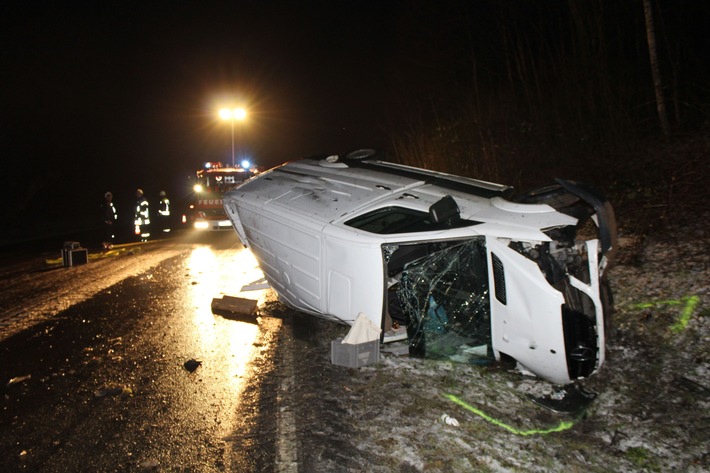 POL-PPKO: Verkehrsunfall auf der B 49 - Lkw-Fahrer schwer verletzt