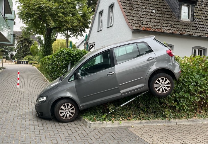 POL-EU: Verkehrsunfall auf Parkplatz