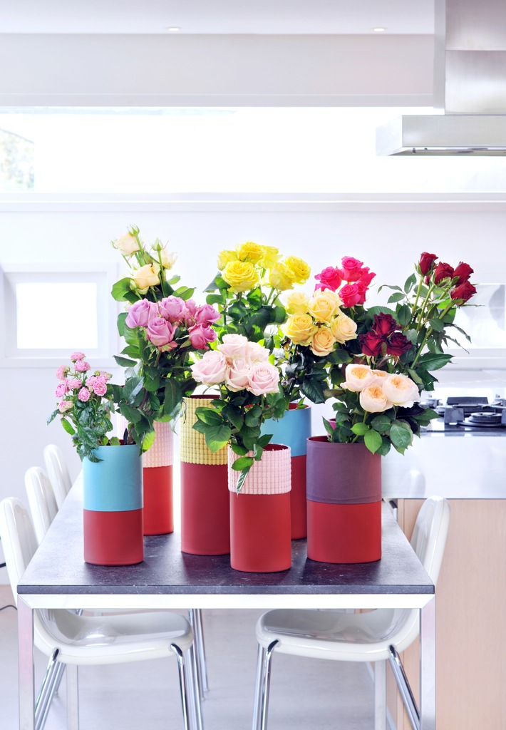 Facettenreiche Blumenkönigin / Moderne Rosen-Arrangements sorgen für Wohlfühl-Atmosphäre