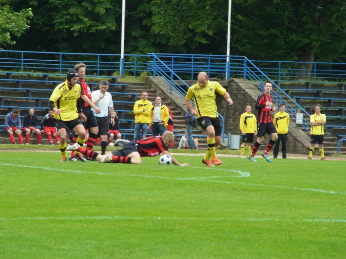 FW-GE: Berufsfeuerwehr Duisburg gewinnt die Fußball Landessportmeisterschaft 2015