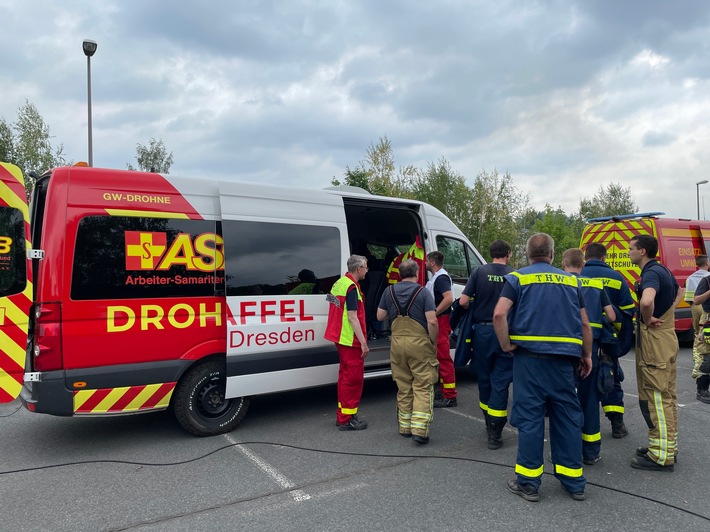 FW Dresden: Update zum Großbrand im Industriegelände