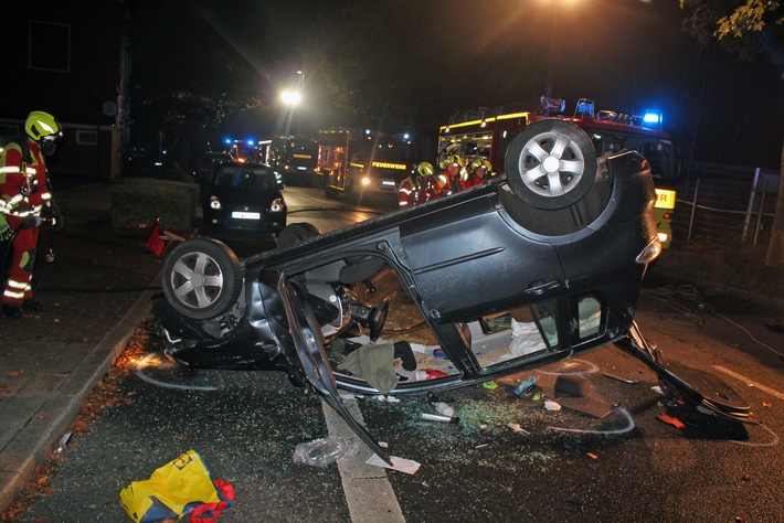 POL-ME: 43-Jähriger nach Überschlag mit Auto leicht verletzt - Heiligenhaus - 2309070