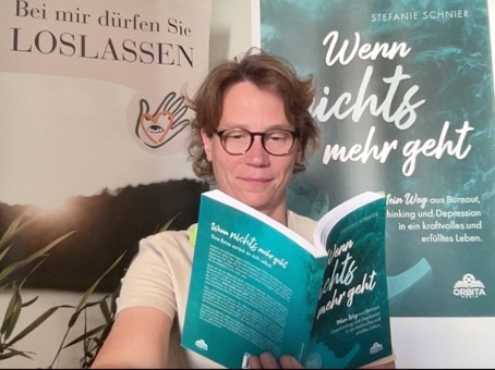 Burnout-Bestseller: Wie Stefanie Schnier mit ehrlichen Worten Amazon erobert / Stefanie Schnier erzählt unverblümt von ihrem Weg aus Burnout - und trifft damit einen Nerv in der Gesellschaft