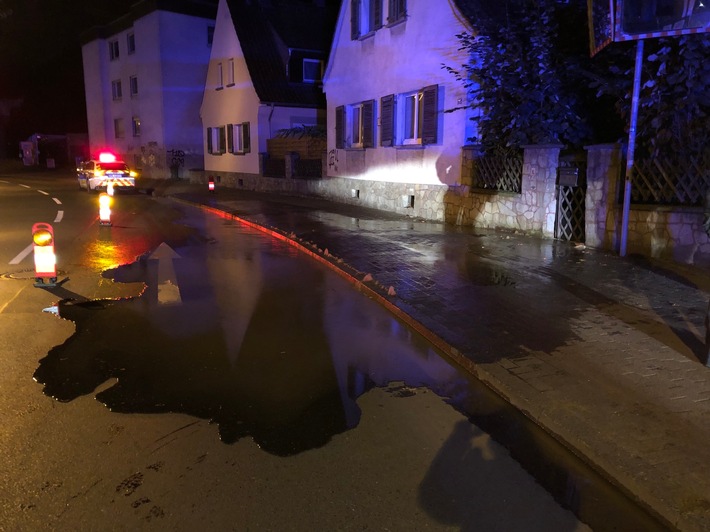 POL-PPMZ: Mainz - Wasserrohrbruch - Mombacher Straße unter Hochtangente voll gesperrt
