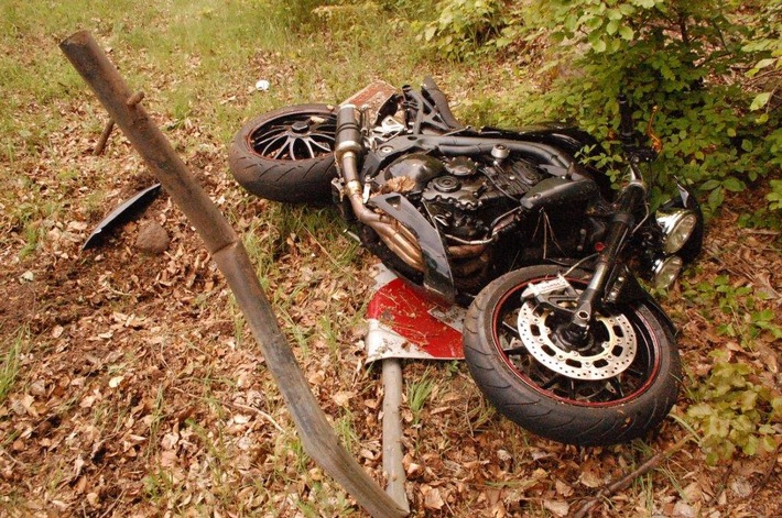 POL-PPWP: Johanniskreuz - Schwer verletzter Kraftradfahrer nach Verkehrsunfall