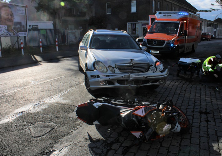 POL-RBK: Leichlingen - Zweiradfahrer nach Zusammenstoß mit Pkw per Hubschrauber in Klinik geflogen