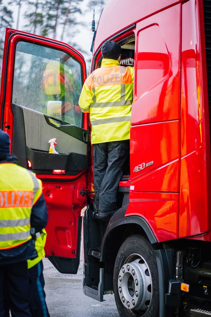 POL-MFR: (134) Kontrolltage Schwerlastverkehr - erhebliche Verkehrsverstöße festgestellt